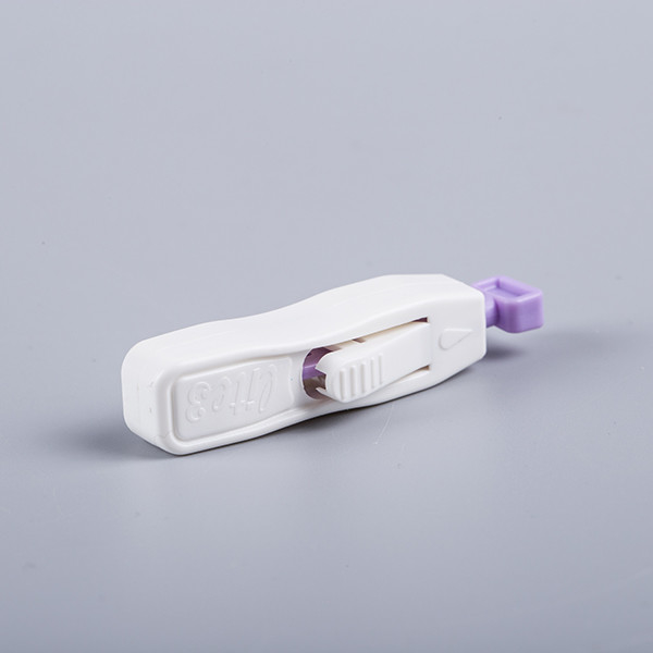 21G डिस्पोजेबल सेफ्टी ब्लड लैंसेट डिवाइस 1.8mm बटन एक्टिवेटेड 1.8mm ऑरेंज